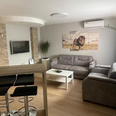 Apartmán Leo Ni Exteriér fotografie