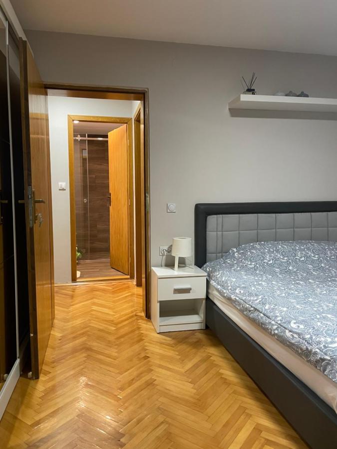 Apartmán Leo Ni Exteriér fotografie