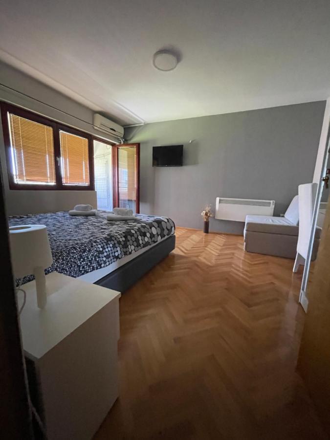 Apartmán Leo Ni Exteriér fotografie