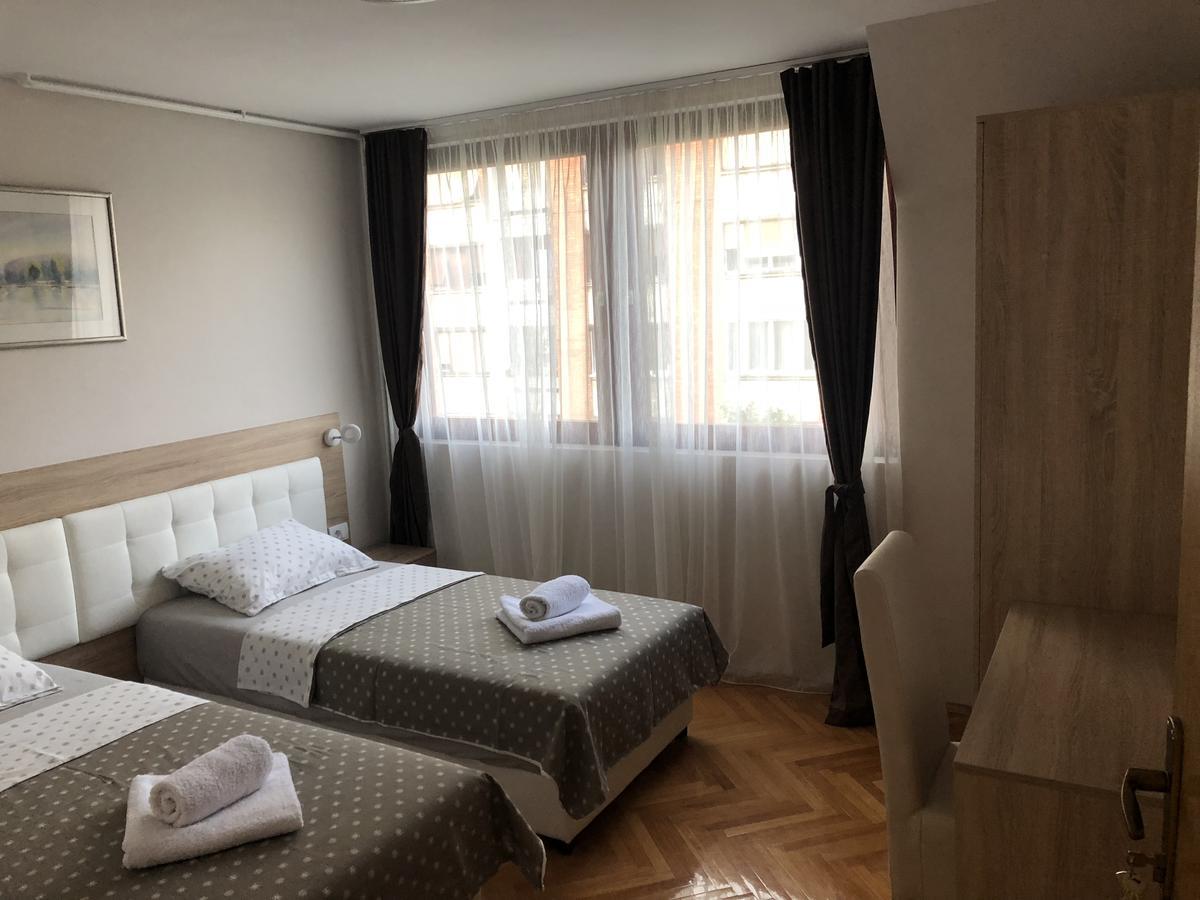 Apartmán Leo Ni Exteriér fotografie