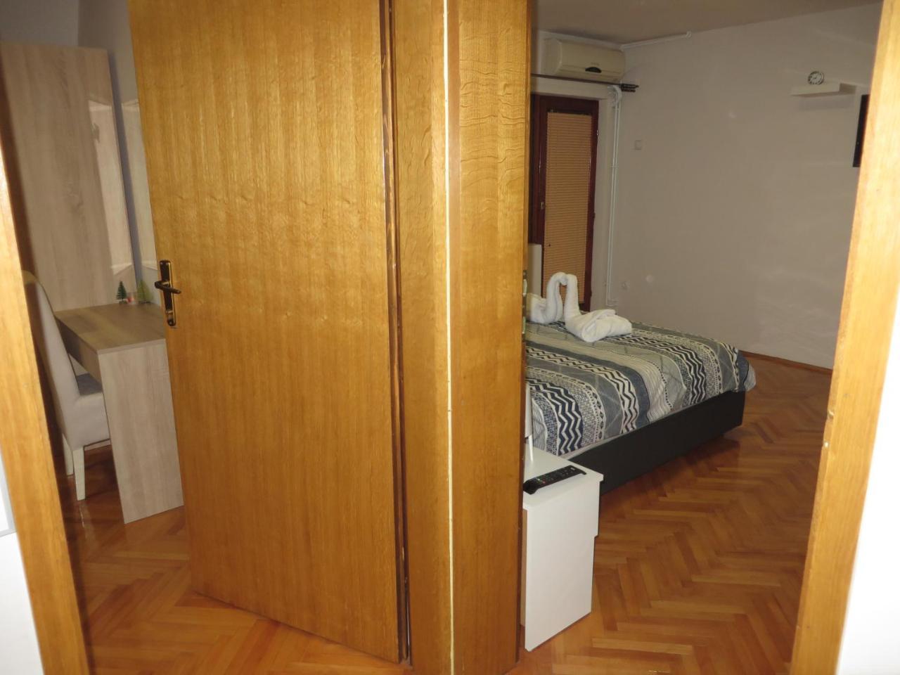 Apartmán Leo Ni Exteriér fotografie